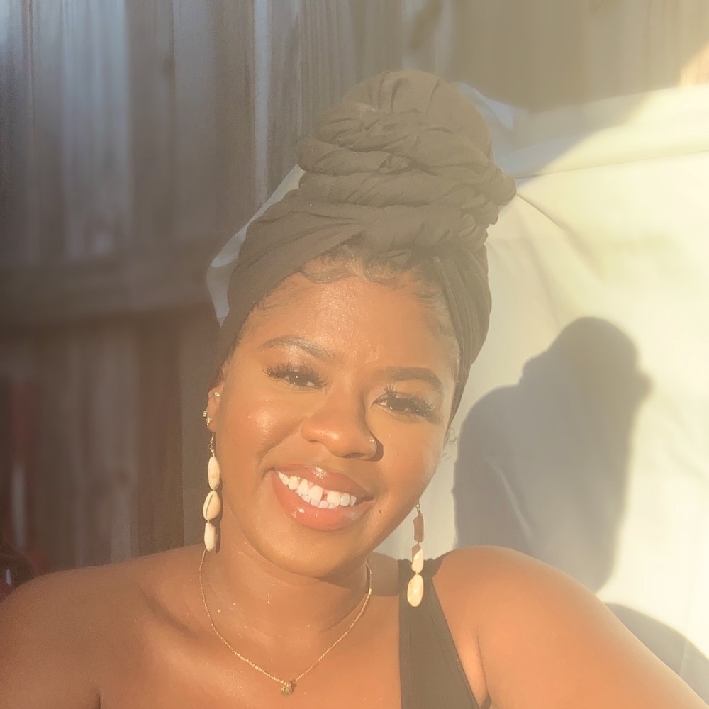 Meet your Posher, Ebony